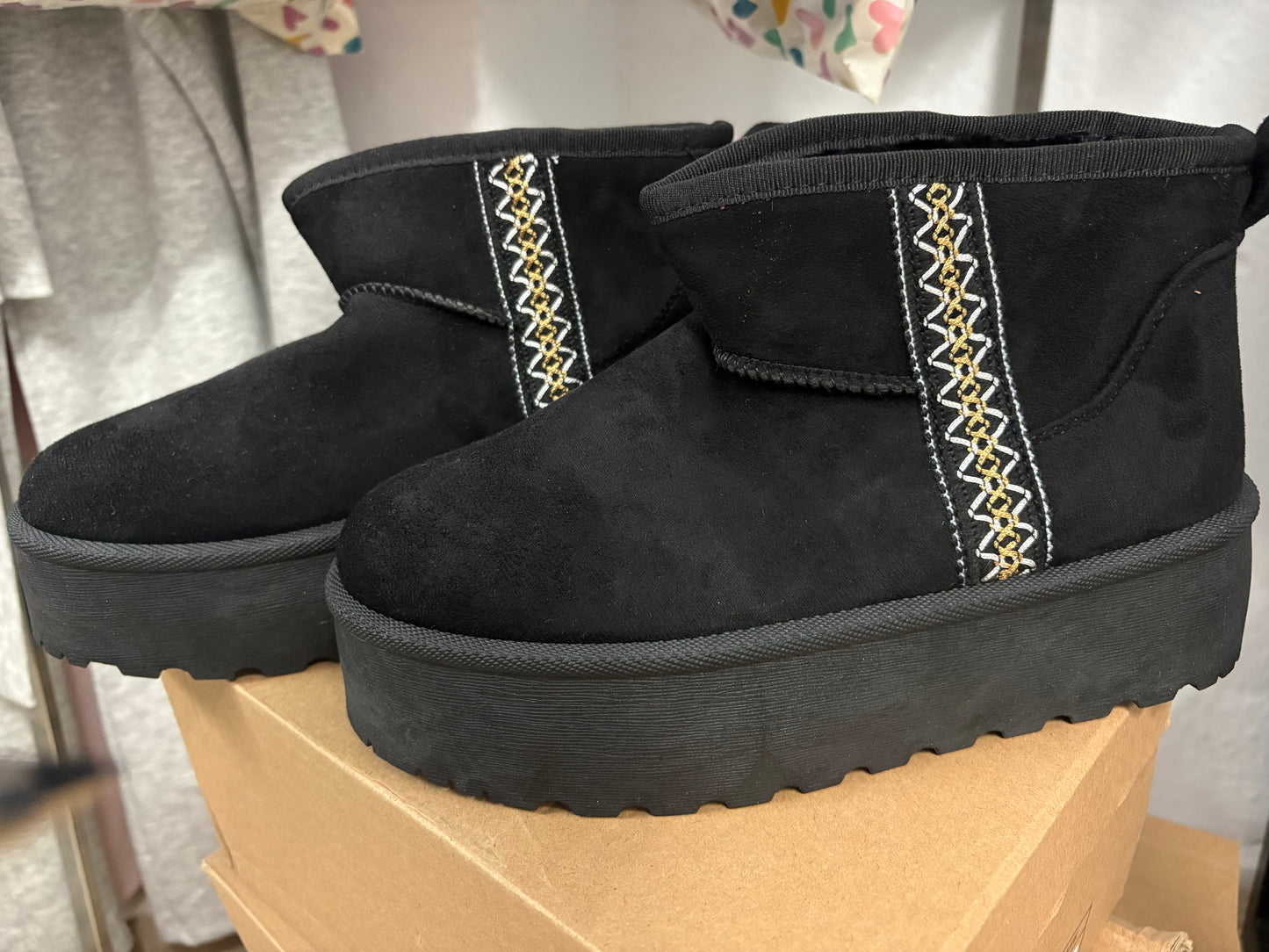 Botín étnico negro pelito