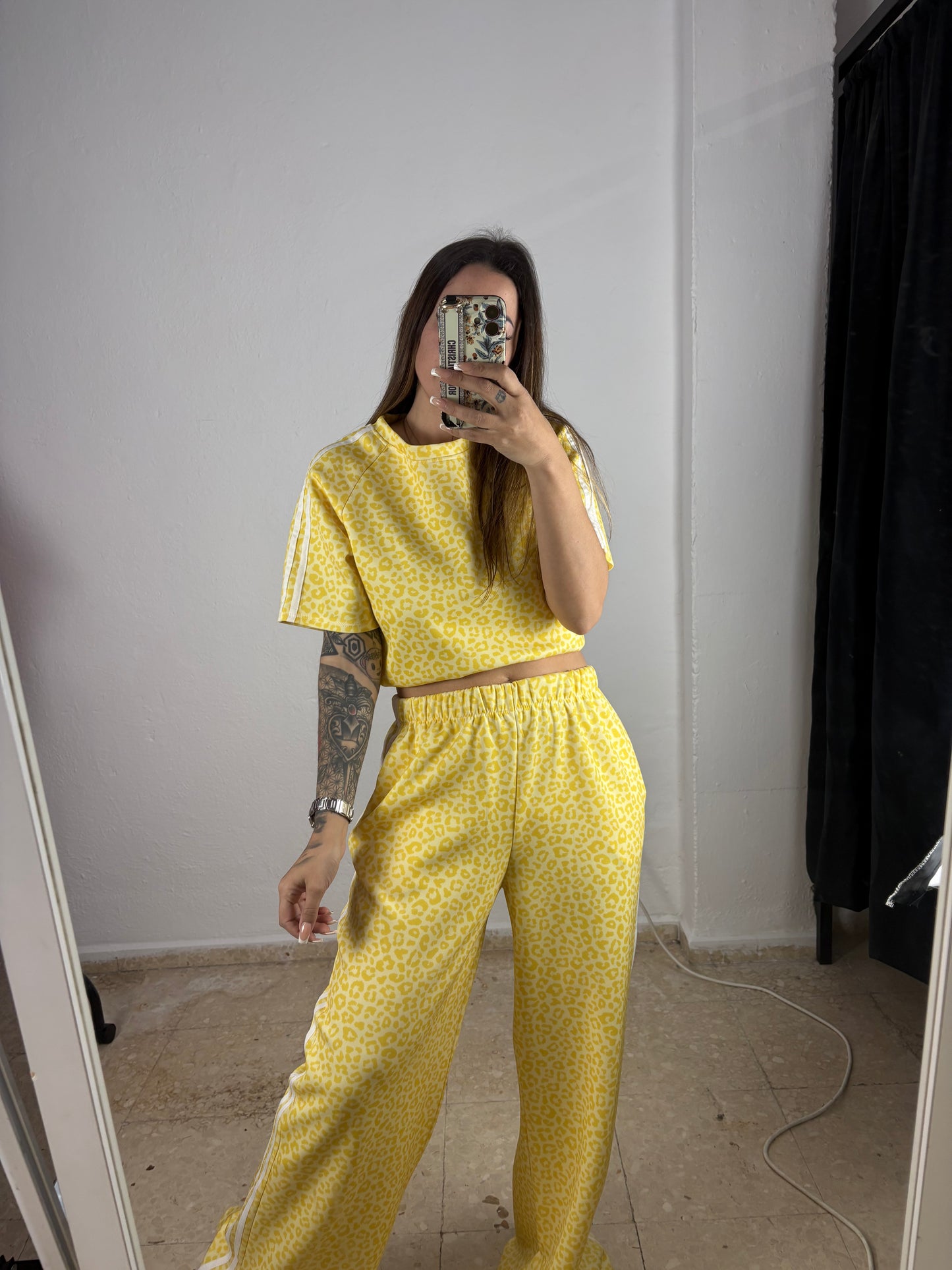 Conjunto ad manga corta amarillo