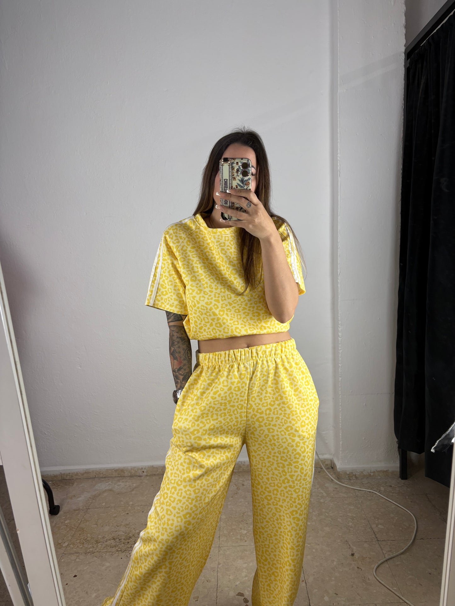 Conjunto ad manga corta amarillo