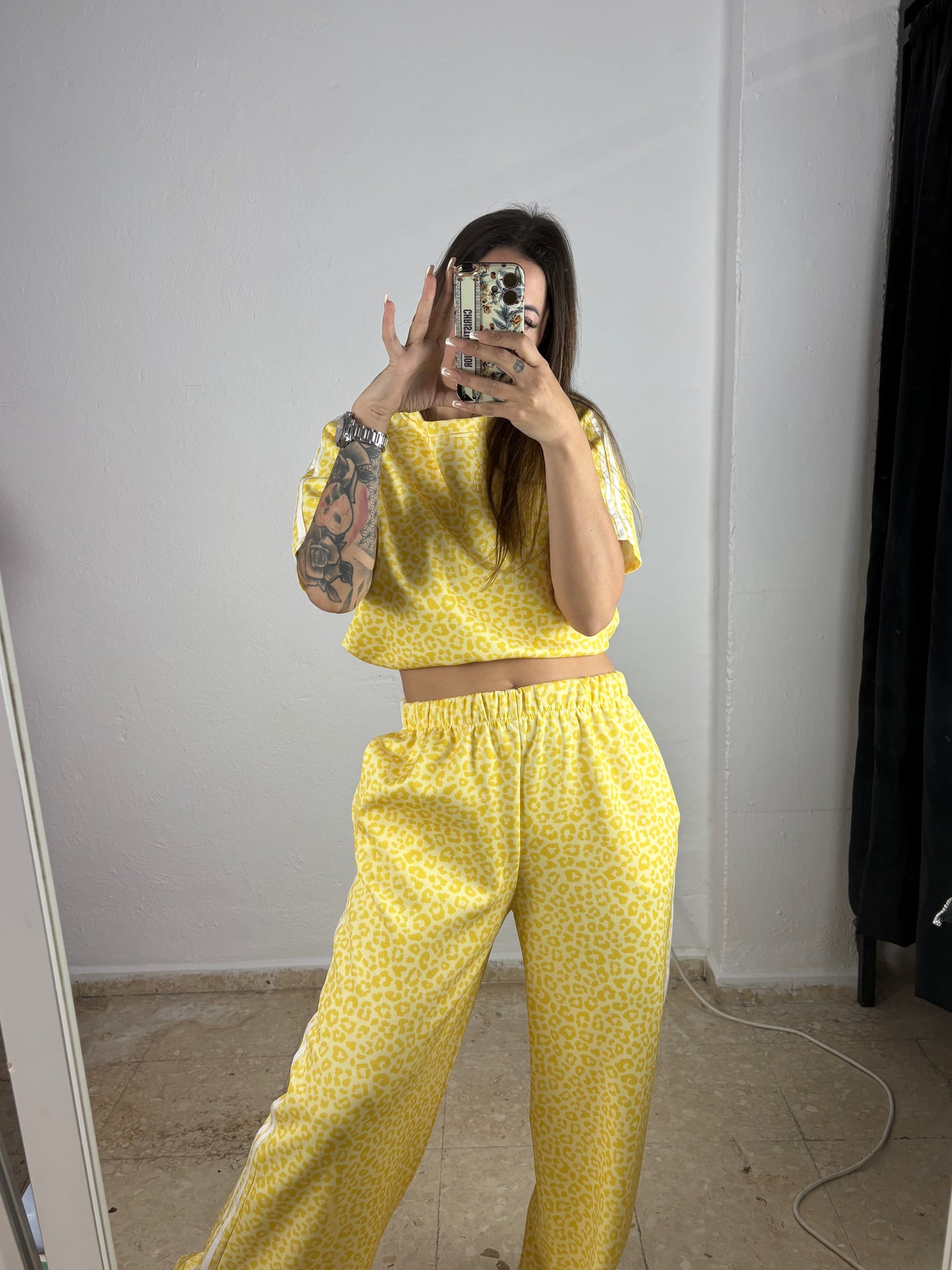 Conjunto ad manga corta amarillo