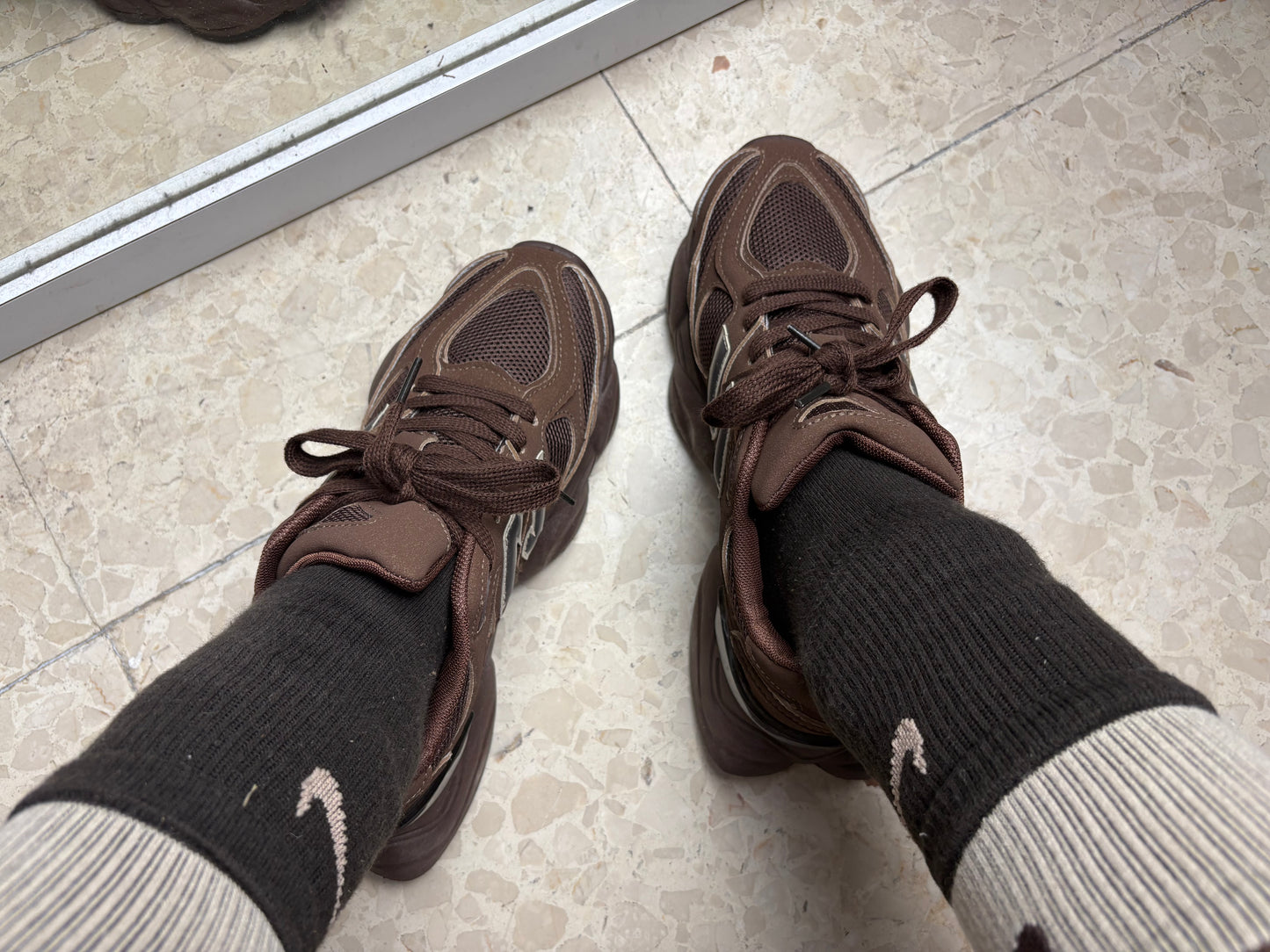 Deportivas NB chocolate