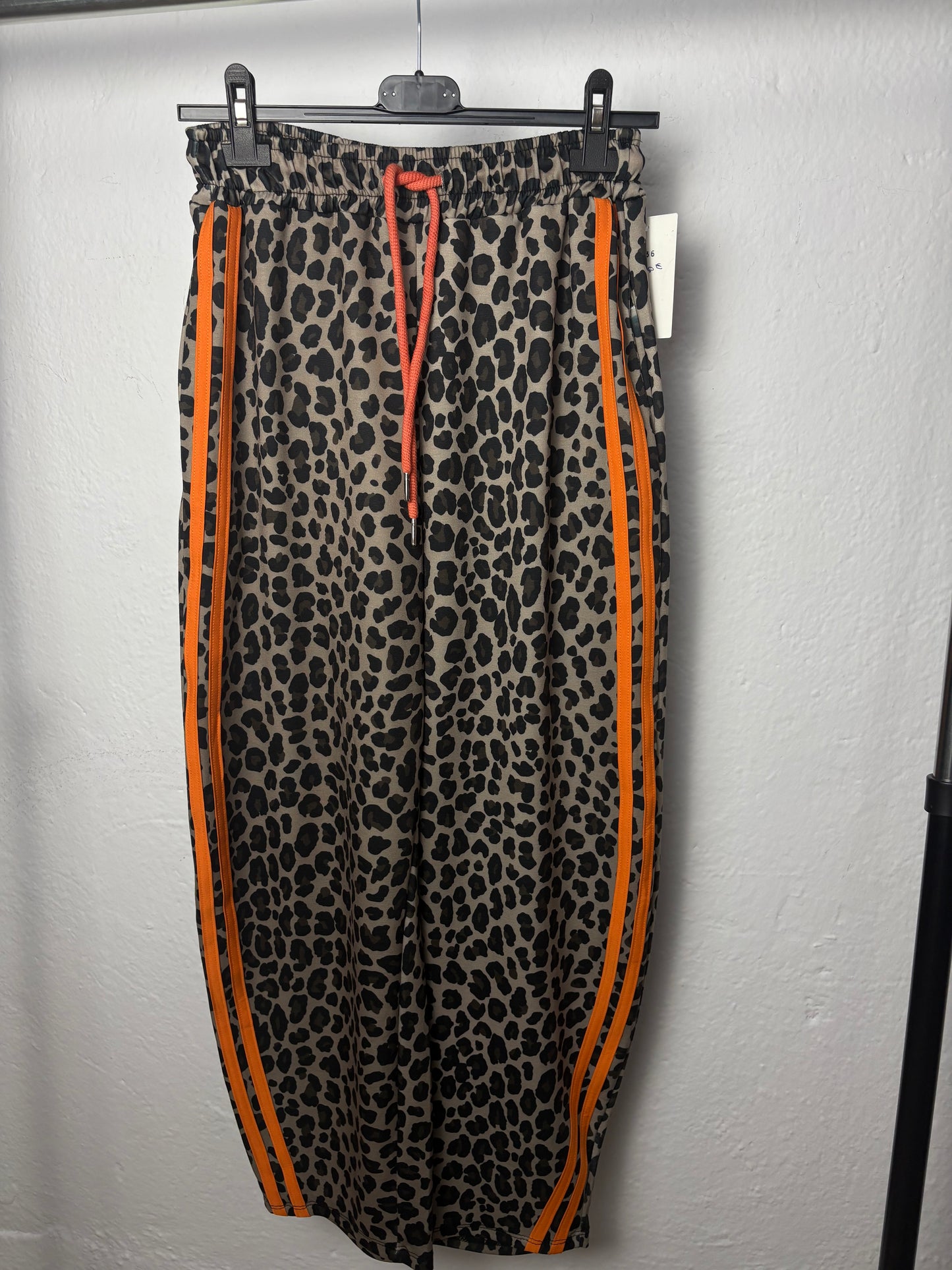 Pantalón jogger leopardo naranja