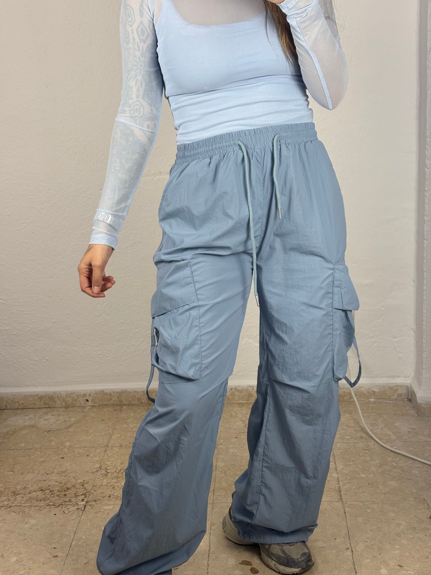 Pantalón cargo celeste